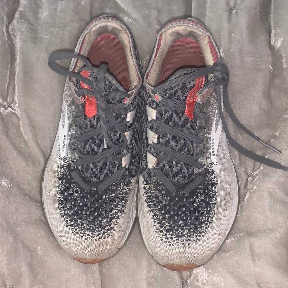 Brooks tennis shoes